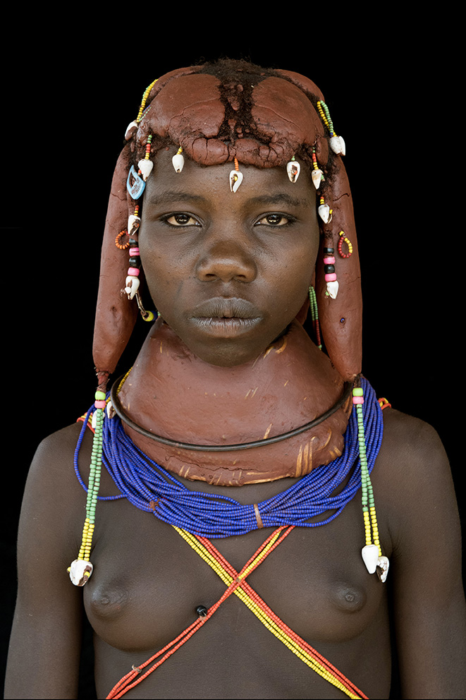 angola-tribes-muila-meisje