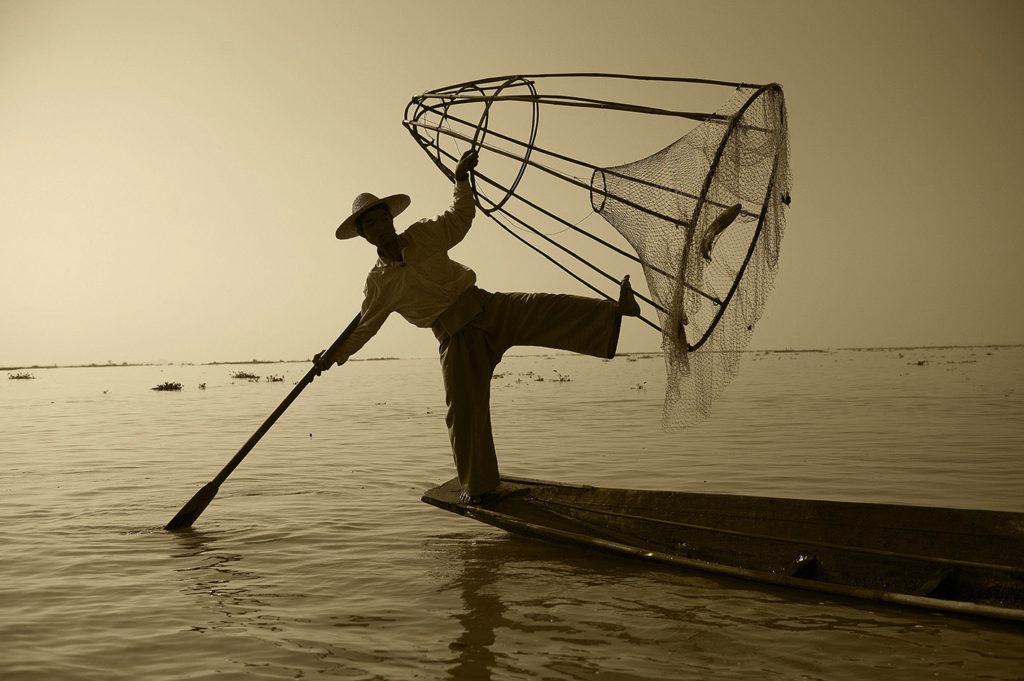 myanmar-inle-lake-fisherman