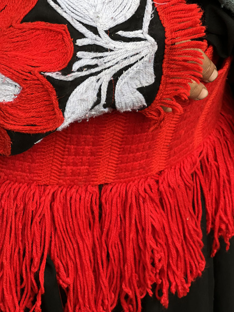 detail-embroidery-woman-kalash-henk-bothof