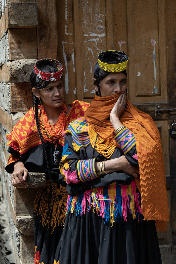 kalashi-vrouwen-pakistan-henk-bothof