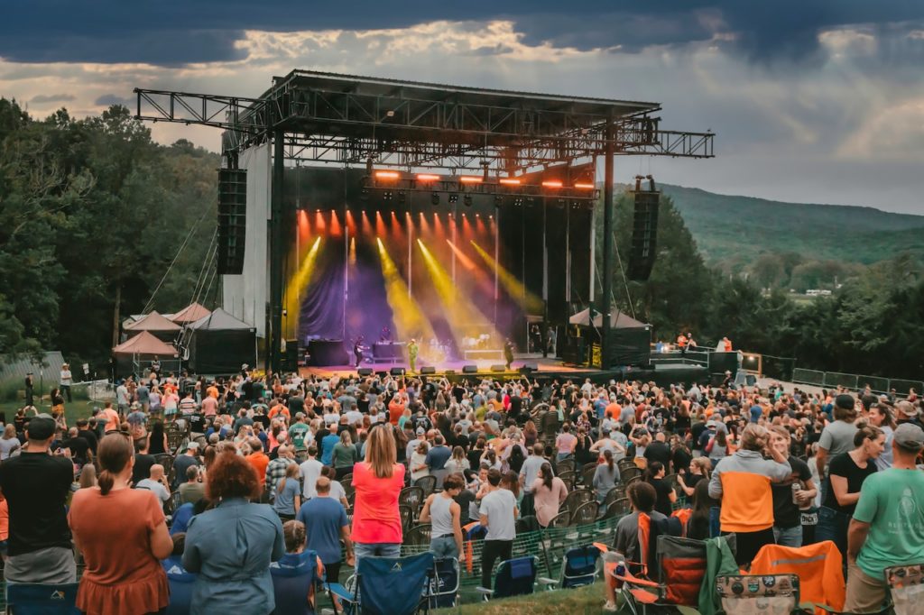 outdoor-concert-the-caverns