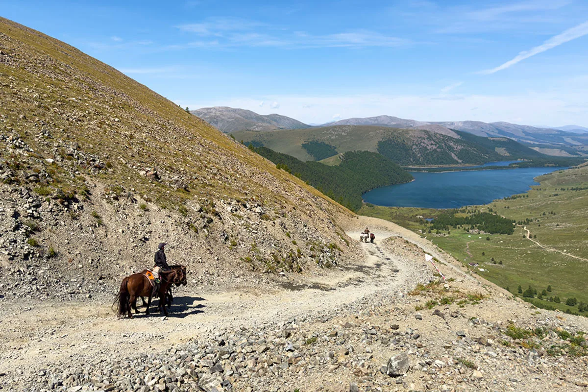 Shireet Lake man te paard AHB6054 ruiter-shireet-meer-mongolie-henk-bothof