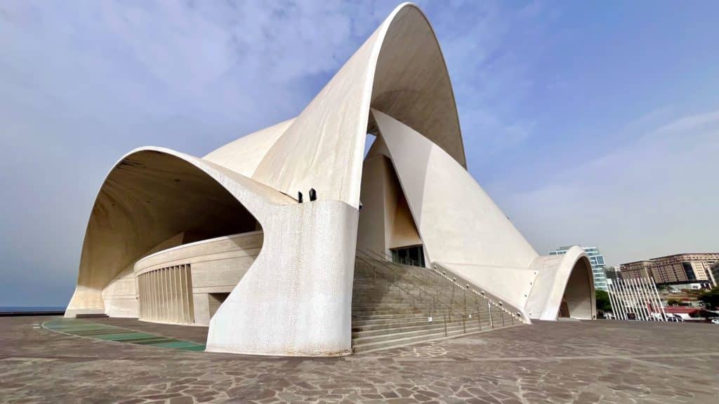 auditorio-tenerife-zijaanzicht-bijzondere-concertlocaties- angelique-van-os