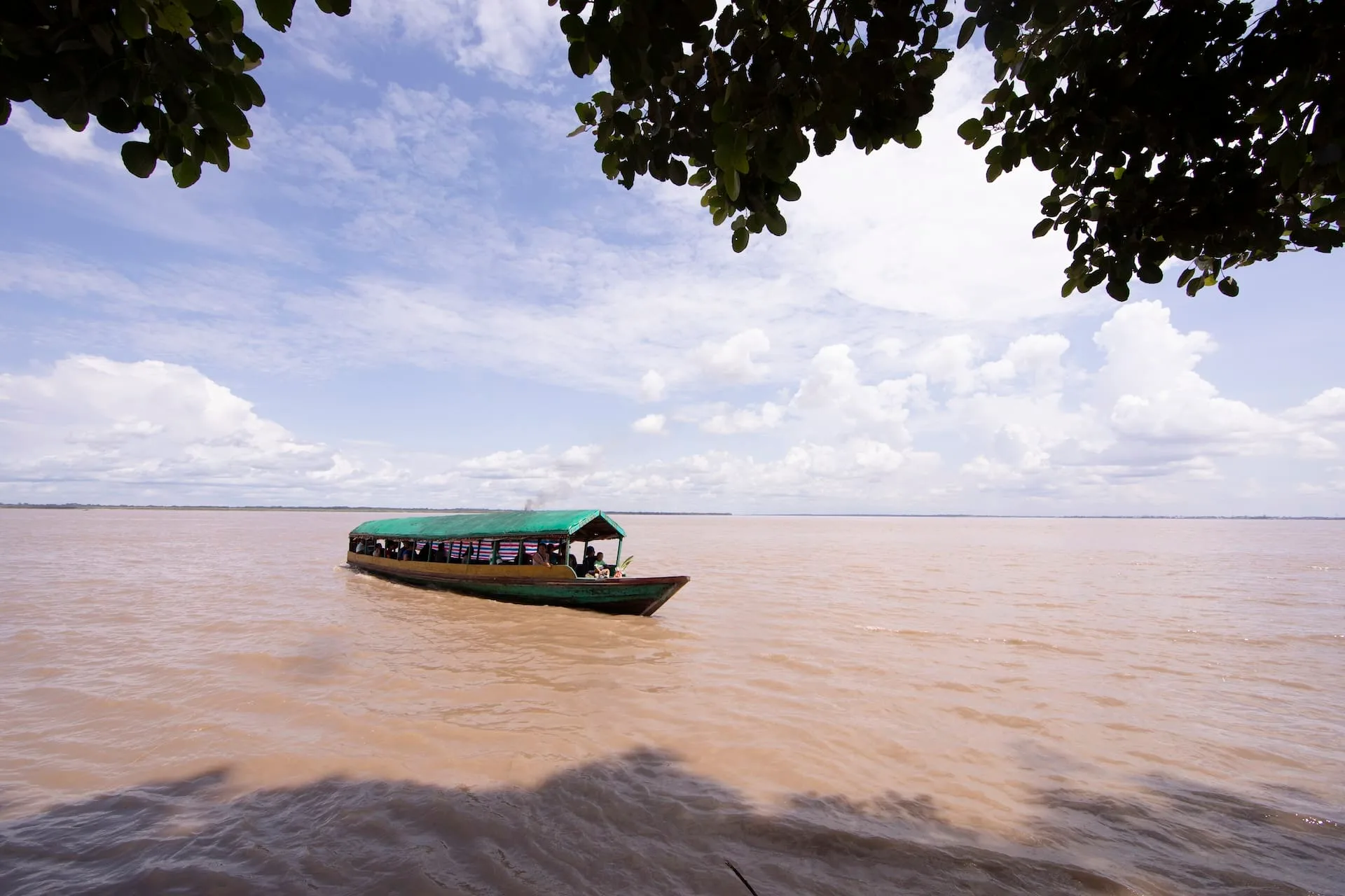 Bote en el Río Amazonas boot-rio amazone-loreto-promperu